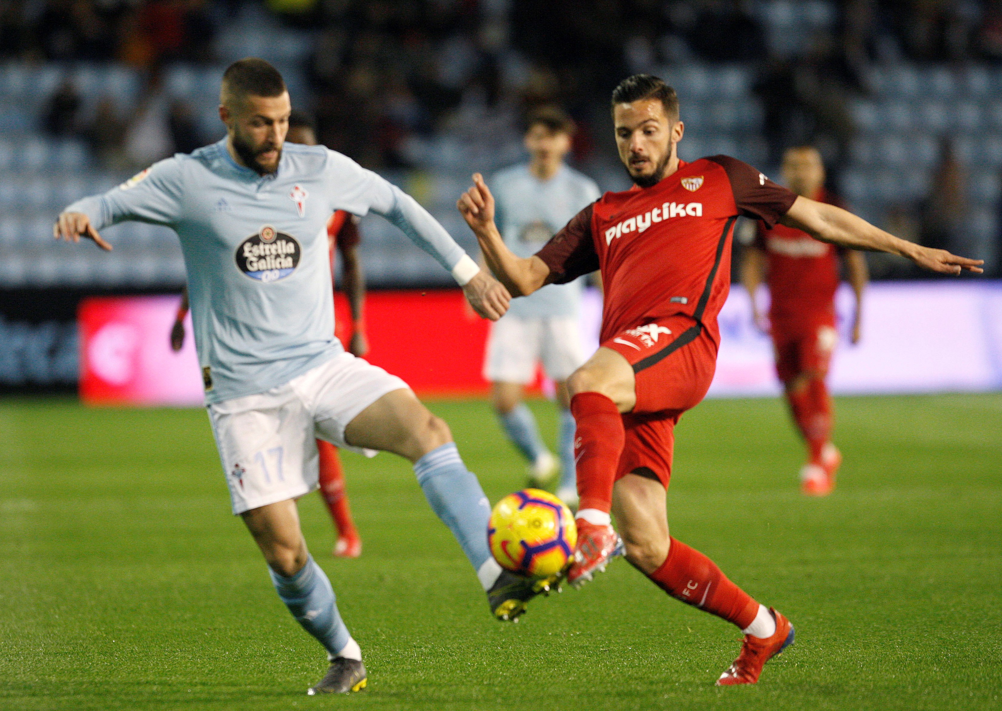 在低位单打 在低位单打